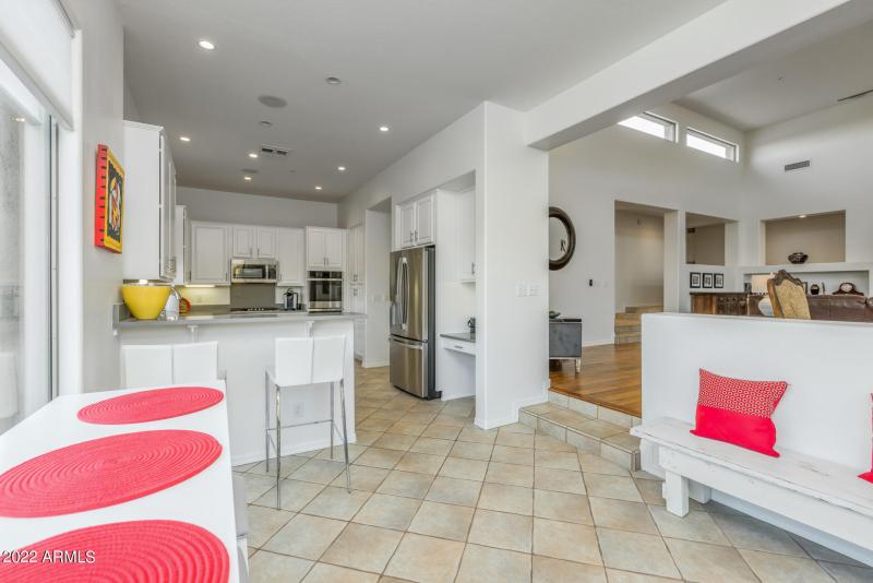18) KITCHEN