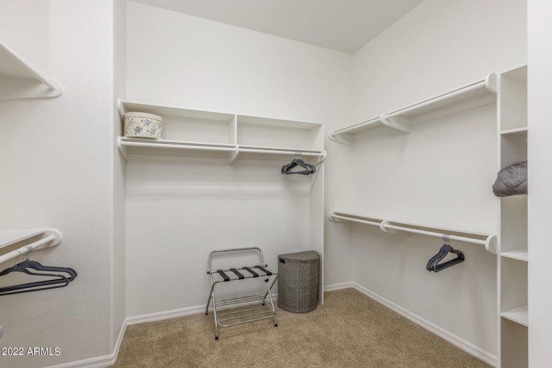 25) MASTER CLOSET