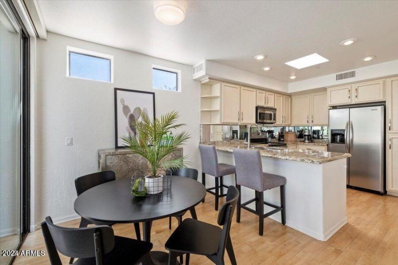 Oasis-202-Eat in kitchen