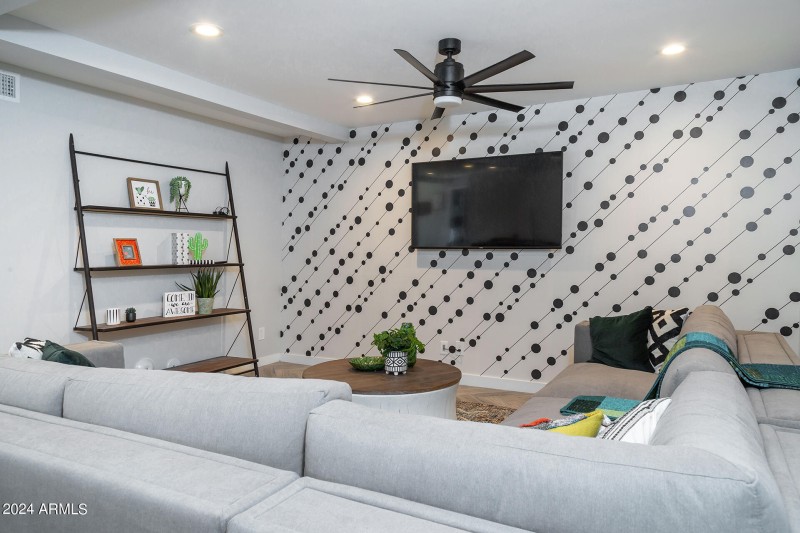 Living-Room-With-TV