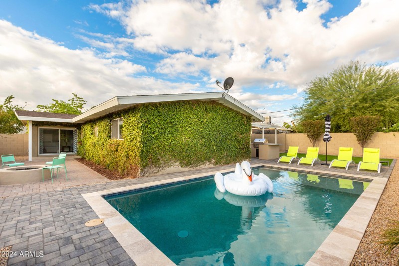 Pool-and-Lounge-Chairs