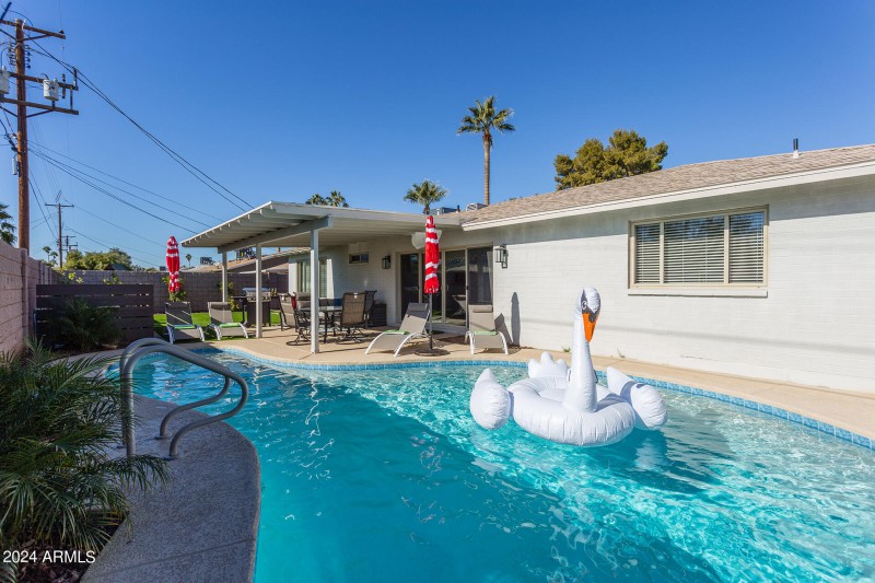Pool-and-Patio-Seating
