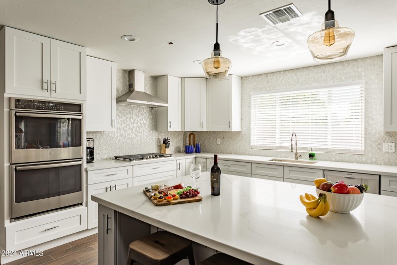 Kitchen-Island-and-Appliances