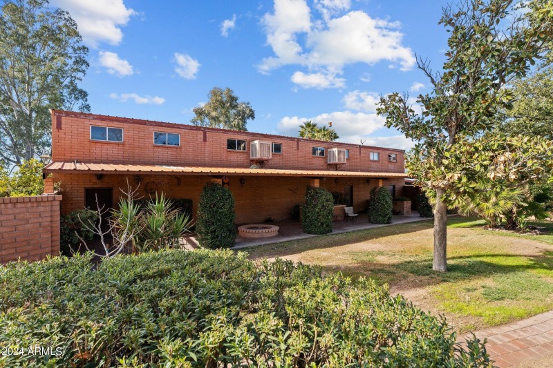 Covered Hangar Patio in Courtyard