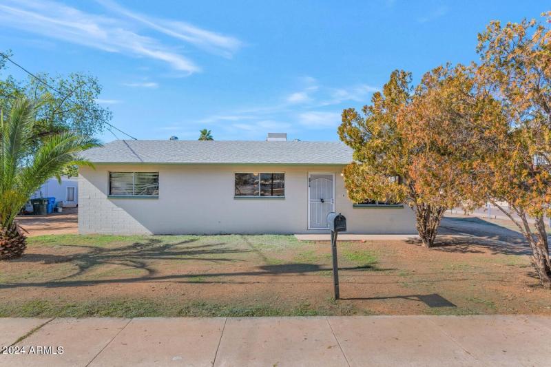 8916 North 11th St-large-006-022-8916 N