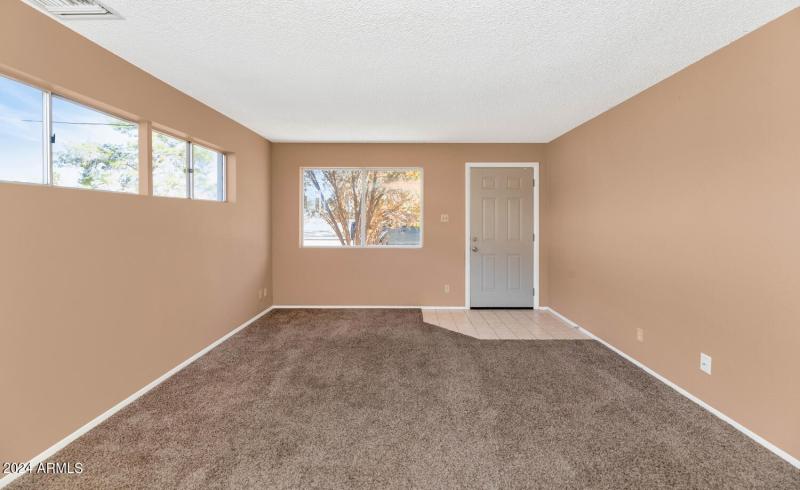 8916 North 11th St-large-008-014-8916 N