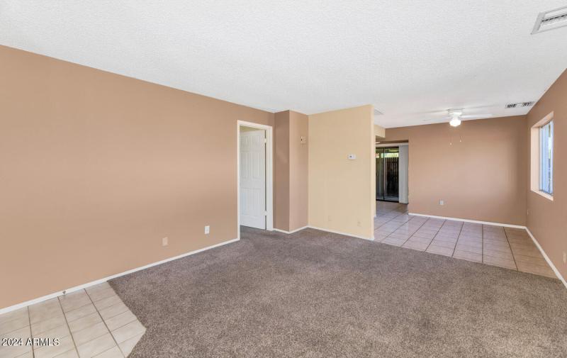 8916 North 11th St-large-009-015-8916 N