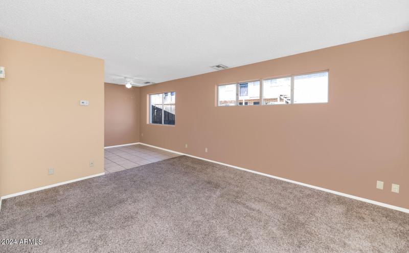 8916 North 11th St-large-011-021-8916 N