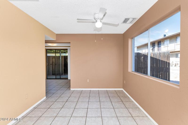 8916 North 11th St-large-012-016-8916 N