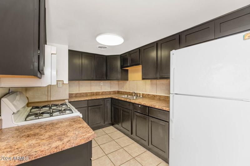 8916 North 11th St-large-013-026-8916 N