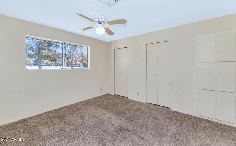8916 North 11th St-large-016-017-8916 N