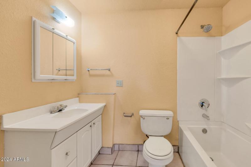 8916 North 11th St-large-018-025-8916 N