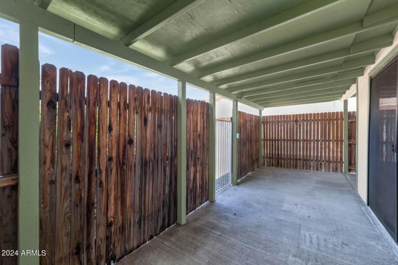 8916 North 11th St-large-021-028-8916 N