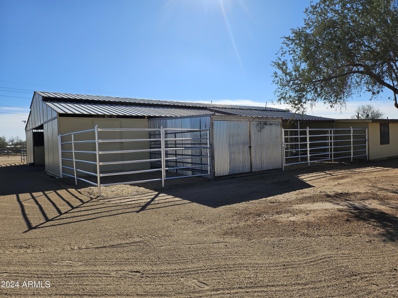 East Pen / Buggy Garage