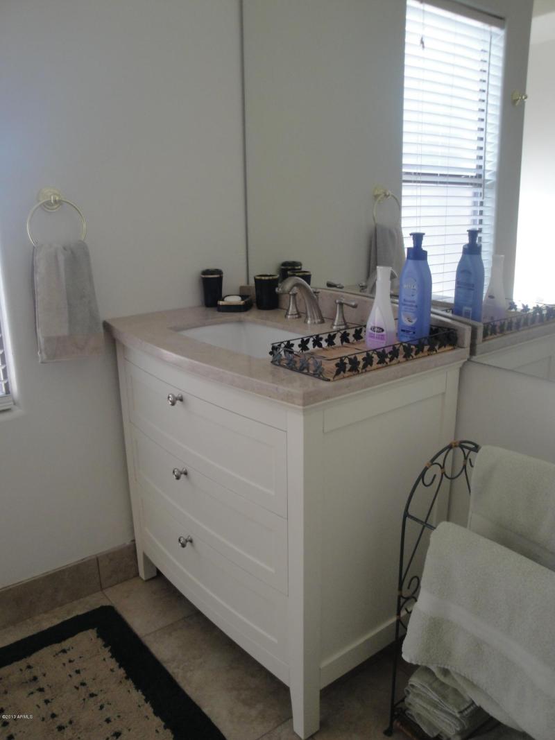 UPSTAIRS MASTER BATH