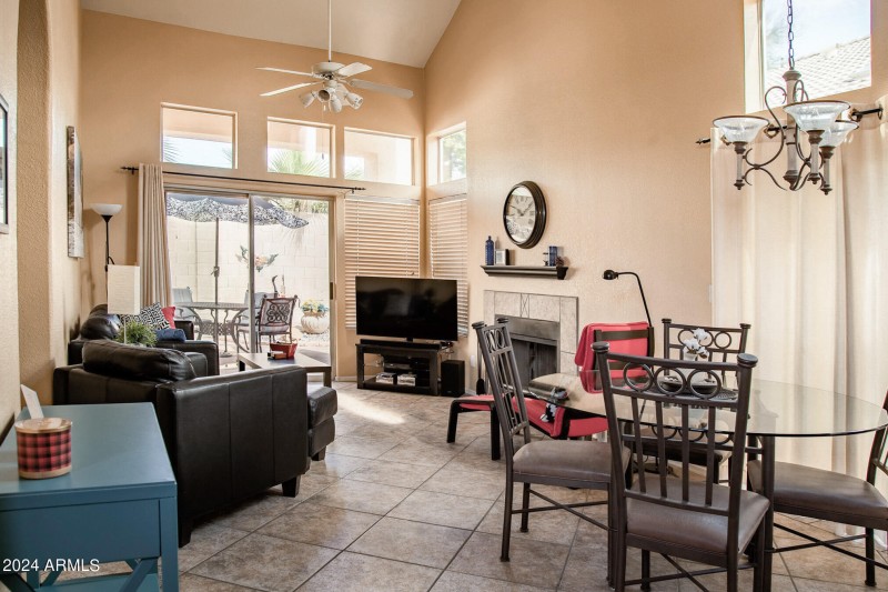 1136 East Hiddenview Dr-05