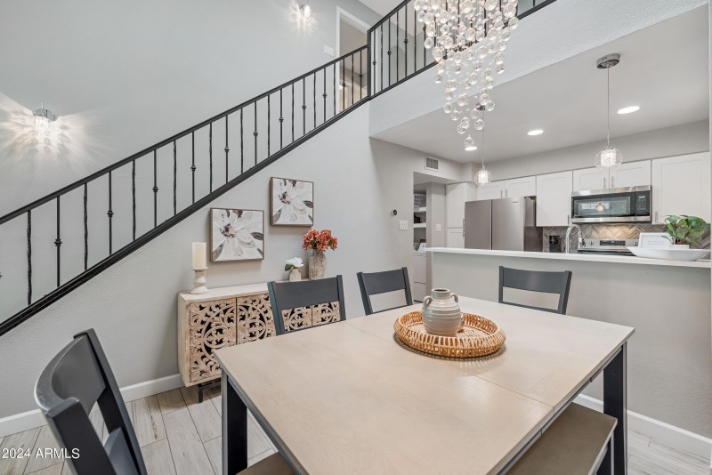 10-1717EUHD1052-ocupix 3-8