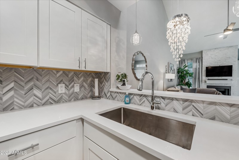 14-1717EUHD1052-ocupix 3-8