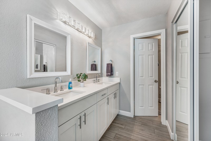 30-1717EUHD1052-ocupix 3-8