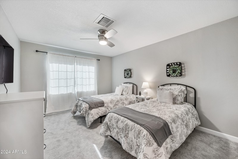 40-1717EUHD1052-ocupix 3-8