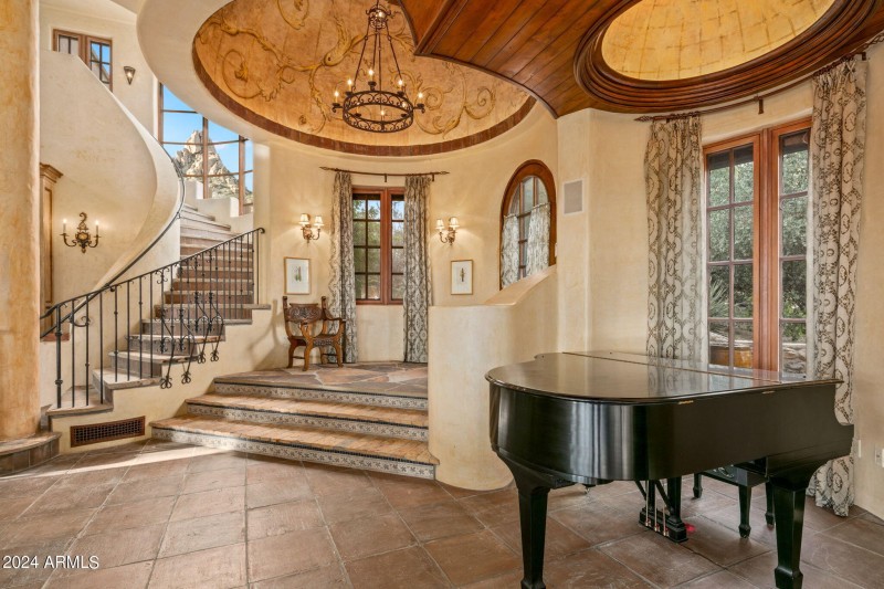 5-web-or-mls-Front Entry Way