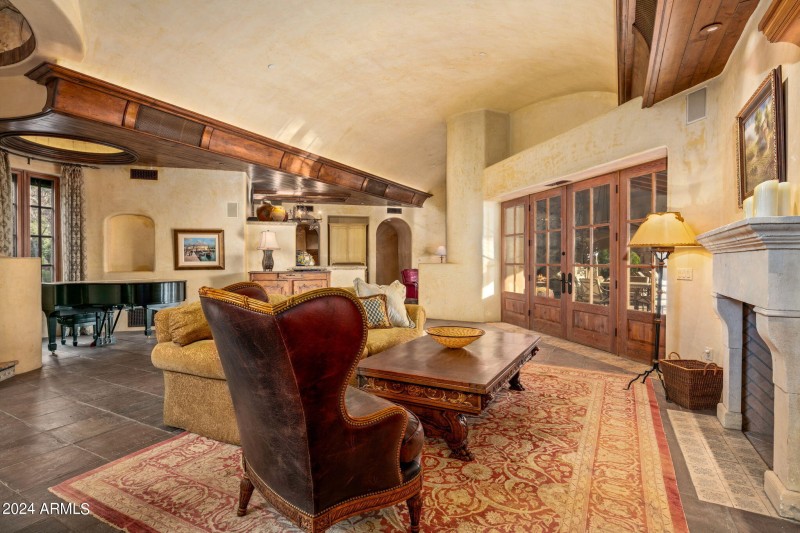 8-web-or-mls-Living Areas