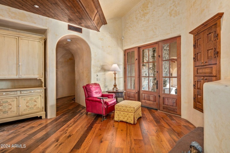 18-web-or-mls-Breakfast Nook