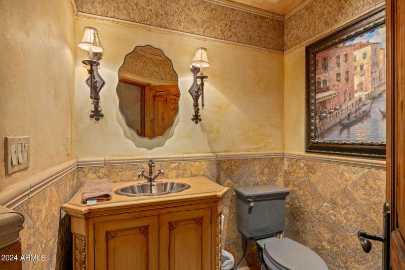19-web-or-mls-Powder Room