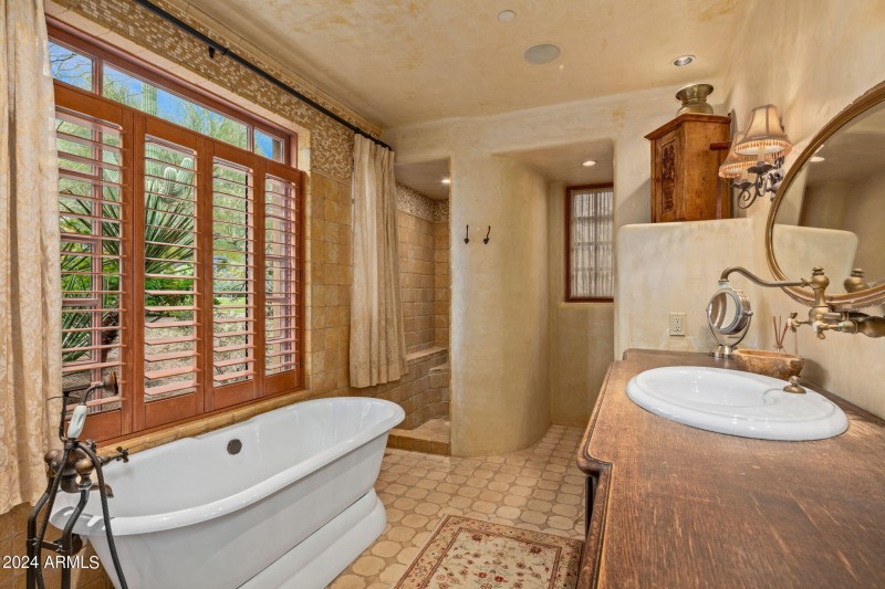 24-web-or-mls-Primary Bath