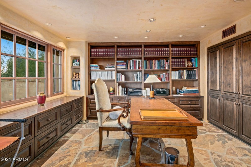 36-web-or-mls-Upstairs Office