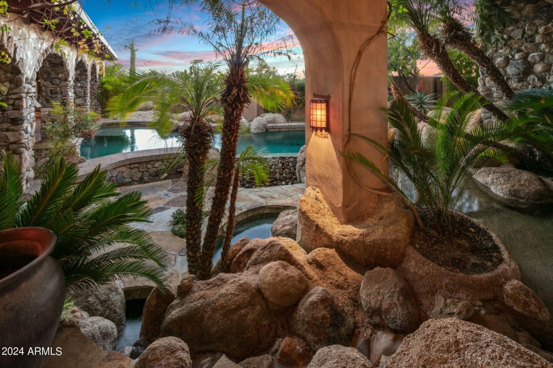 42-web-or-mls-Water Feature