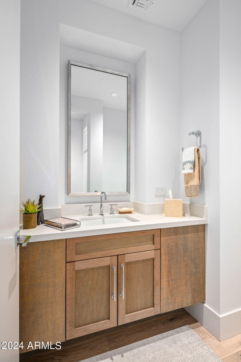 38-web-or-mls-Powder Room