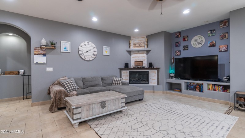 602 W Ridgecrest Rd-94