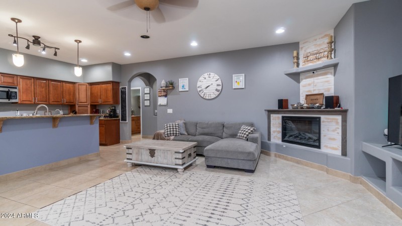 602 W Ridgecrest Rd-95