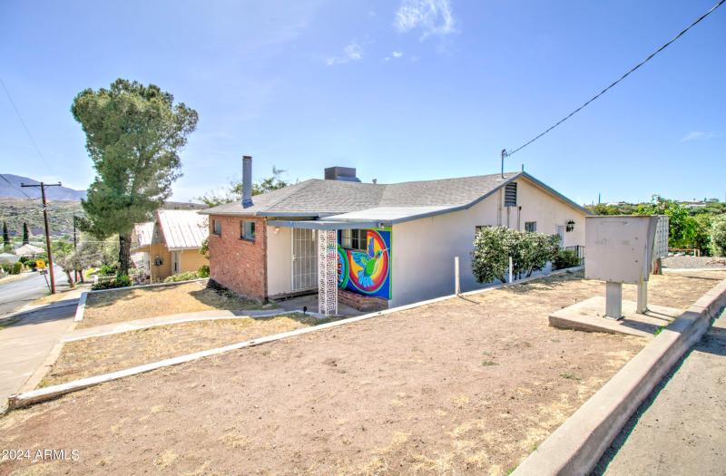 877 E Sycamore St - Bird-3