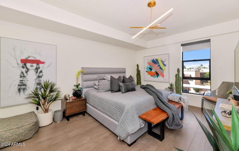 2300 E Campbell Ave-large-013-008-2300 E