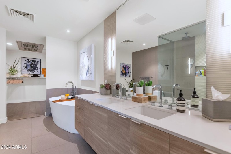 2300 E Campbell Ave-large-015-017-2300 E