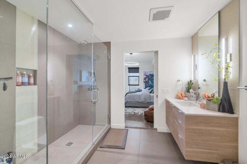 2300 E Campbell Ave-large-020-020-2300 E