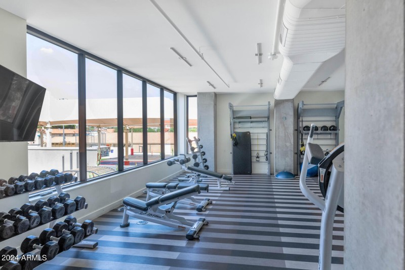 2300 E Campbell Ave-large-023-026-2300 E