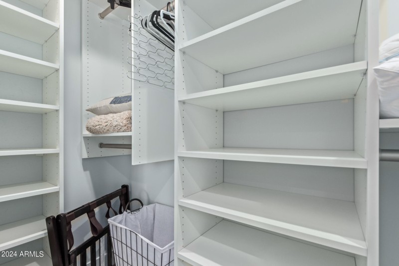 5514 primary closet 2