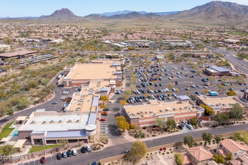 Near Shopping and restaurants