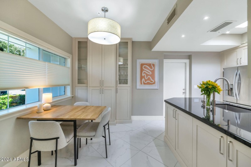 7710 E Gainey Ranch Rd-large-012-022-771