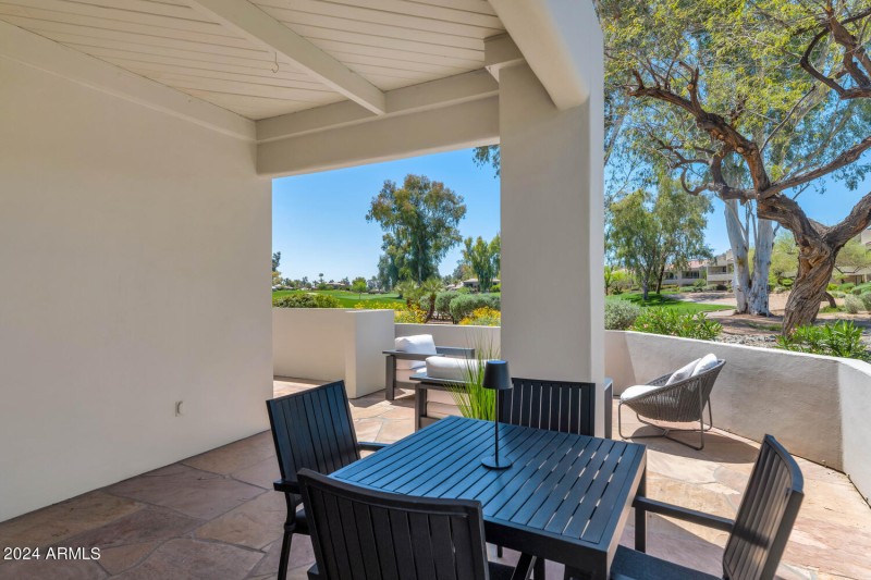 7710 E Gainey Ranch Rd-large-032-032-771