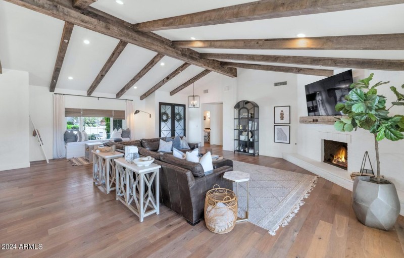 8313 E Carol Way-large-008-061-8313 E Ca