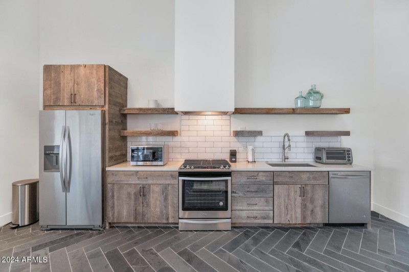 8313 E Carol Way-large-036-066-8313 E Ca