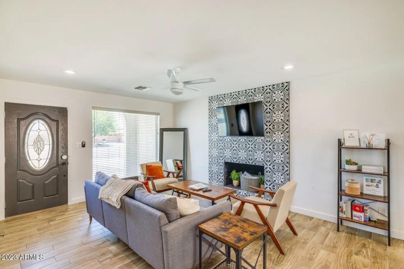 Living Room Smart TV Central AC