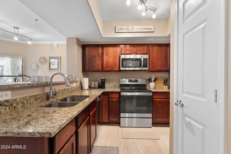 13-web-or-mls-Interior Finished-11