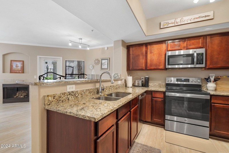 14-web-or-mls-Interior Finished-12