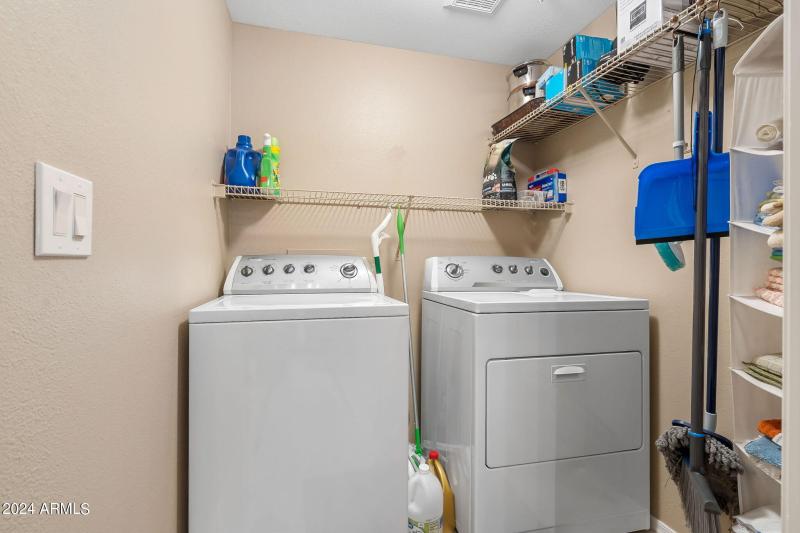 18-web-or-mls-Interior Finished-16