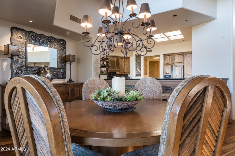 011_Dining to Kitchen